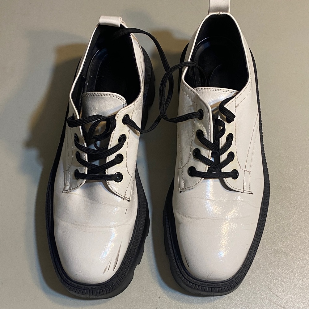 Zara White Leather Lace-Up Oxfords with Black Soles and Laces